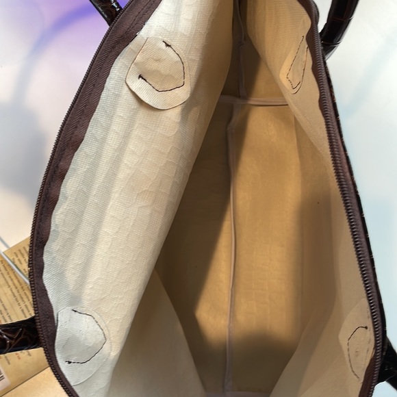 Faux Croc Patent Tote. New. - Picture 3 of 4